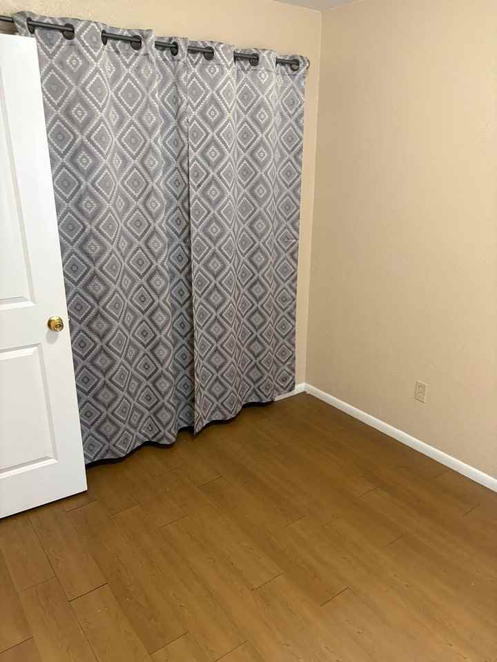 York Apartments - Photo 5 of 32