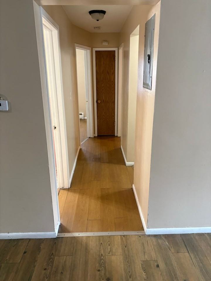 York Apartments - Photo 7 of 32
