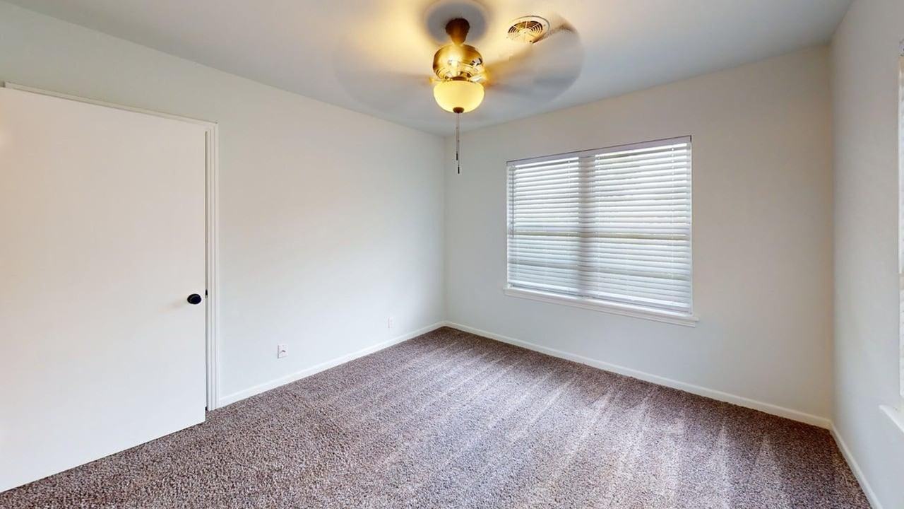 2618 Goliad St - Photo 4 of 14