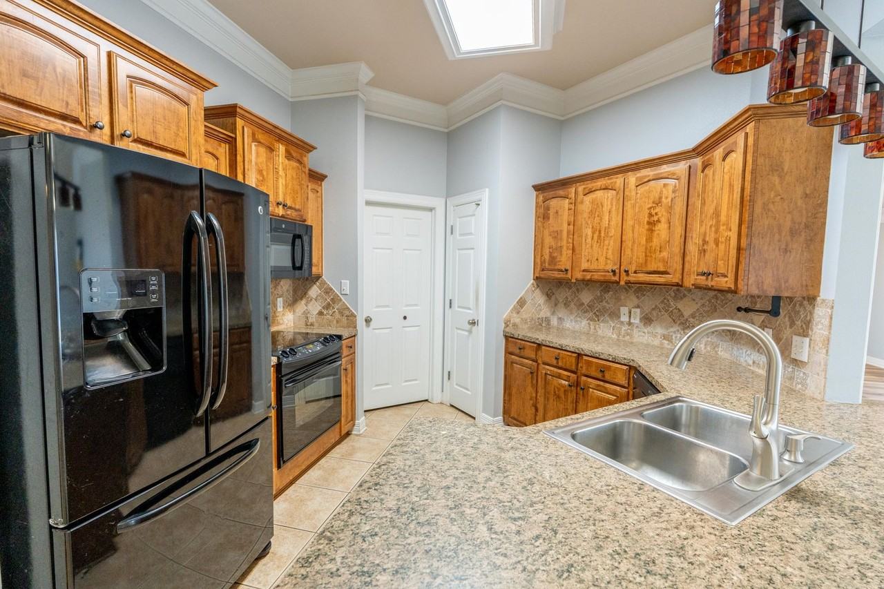 2523 Brookhaven Dr - Photo 3 of 13