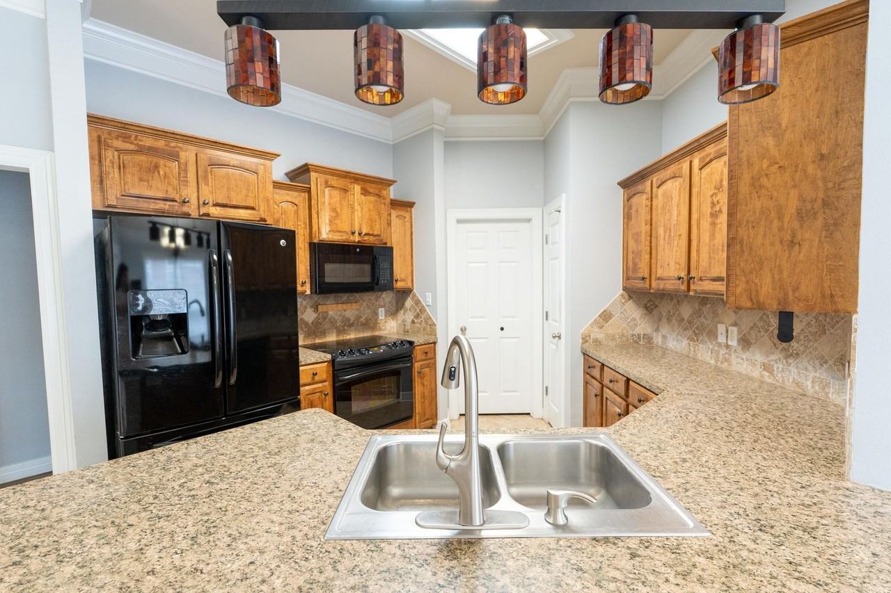 2523 Brookhaven Dr - Photo 4 of 13