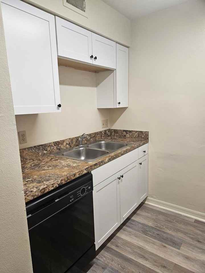 4846 S Semoran Blvd - Photo 5 of 13