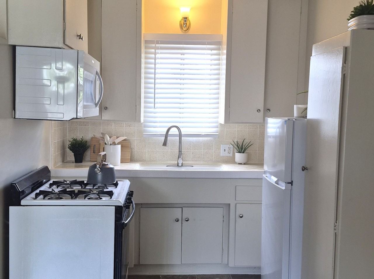 BEST-PRICED STUDIOS at 1030 W. Olive Ave., Burbank, CA 91506 - Photo 3 of 10