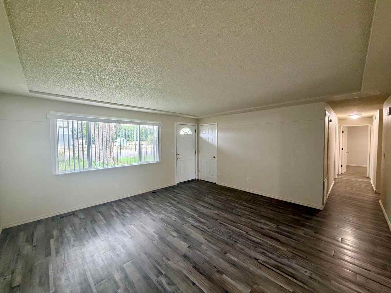 3804 S Cascade St - Photo 2 of 17
