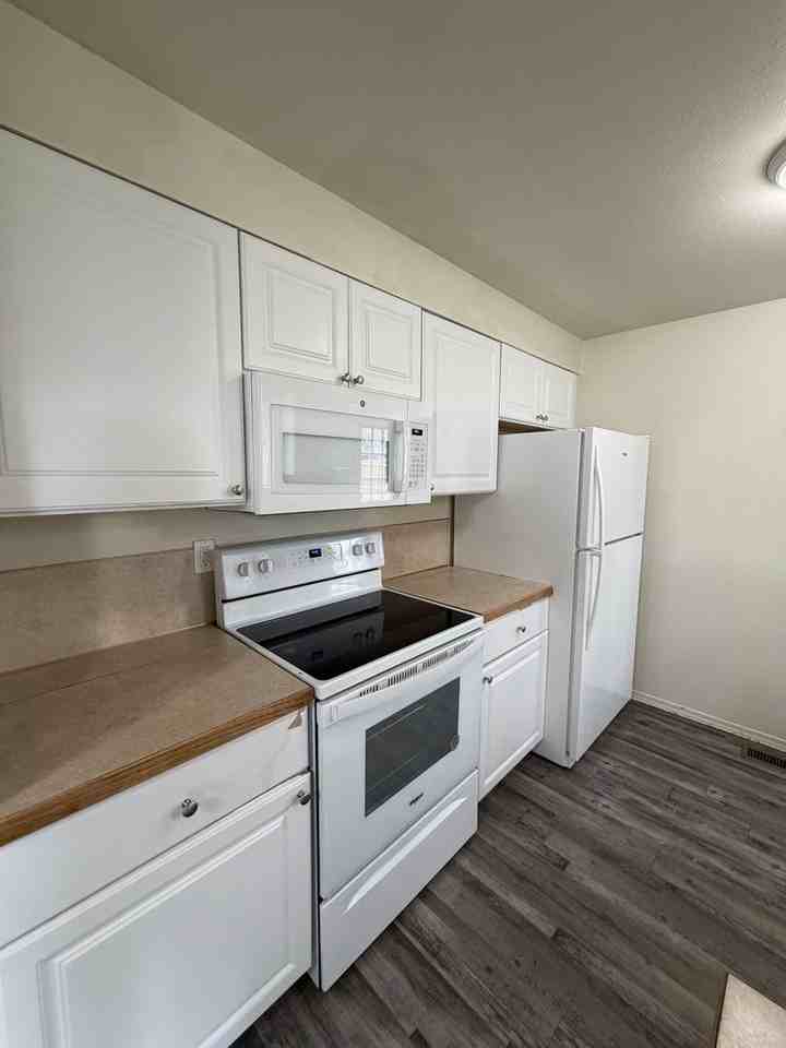 3804 S Cascade St - Photo 5 of 17
