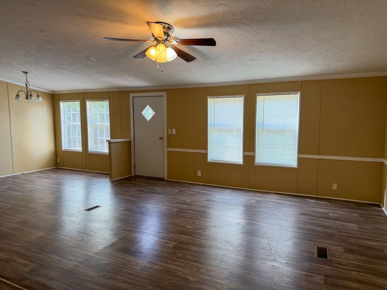 5066 Keyser Mill Rd - Photo 3 of 12