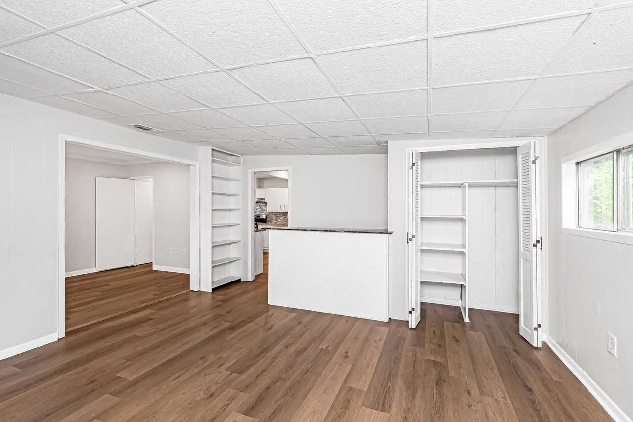 8131 Sholar Dr - Photo 4 of 13