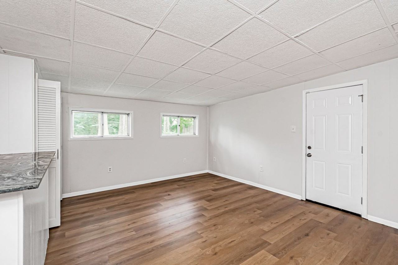 8131 Sholar Dr - Photo 6 of 13