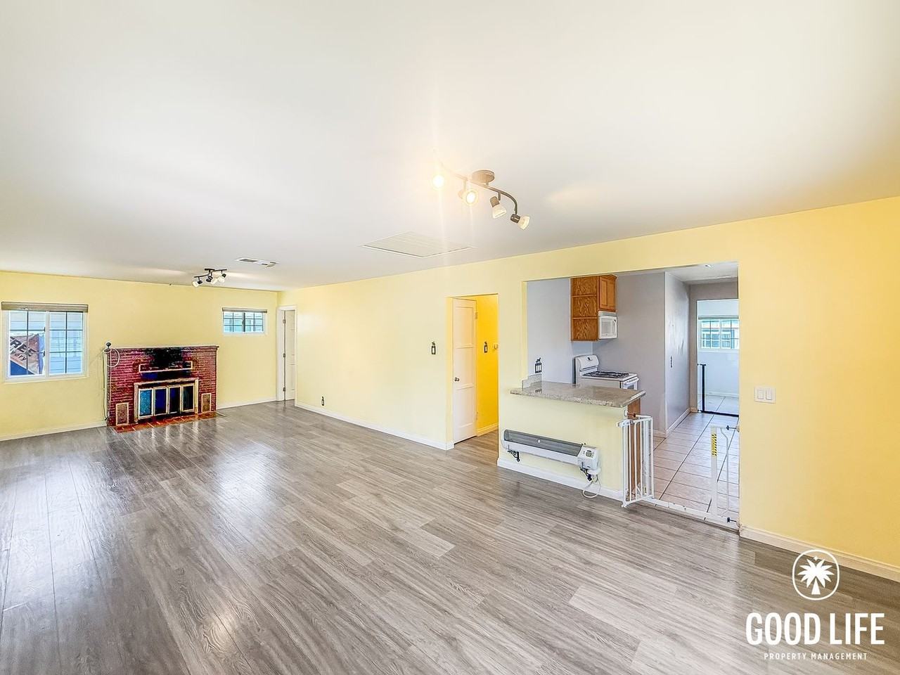 623 E St - Photo 4 of 12