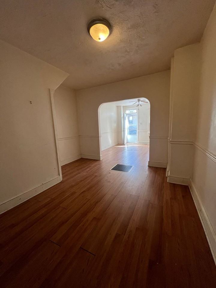 318 S 3rd St - Photo 6 of 8