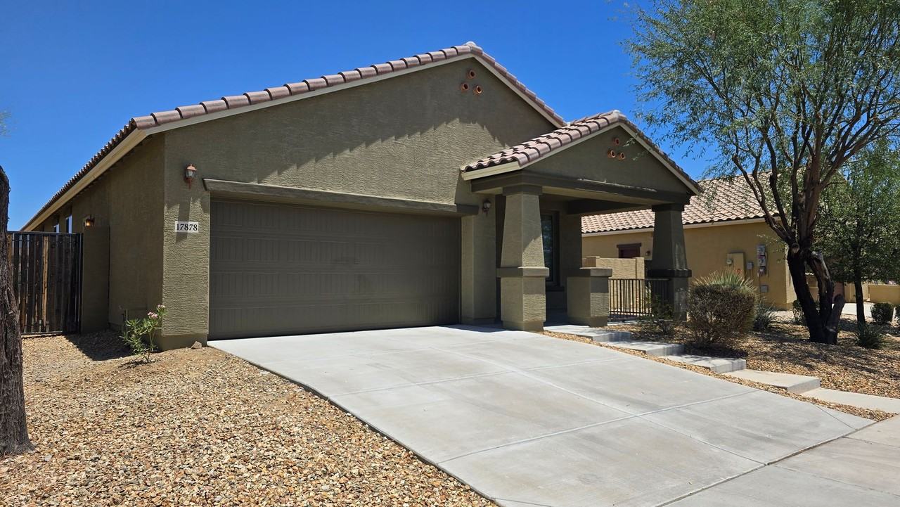 17878 W Desert Wind Dr - Photo 2 of 43