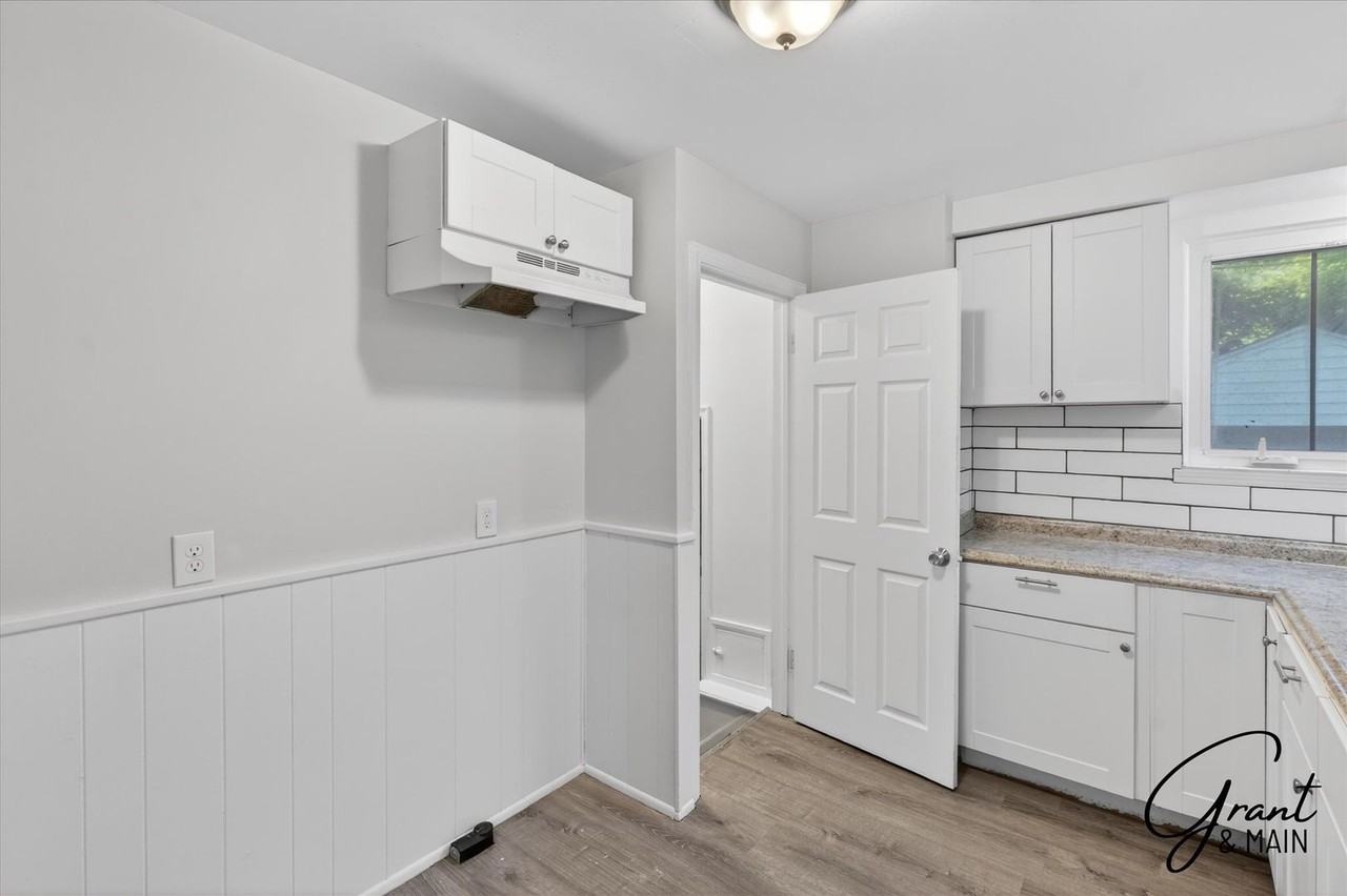 8254 W Parkway St - Photo 5 of 20