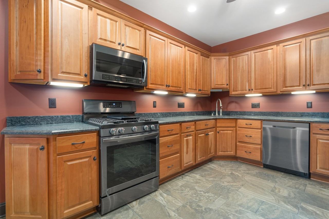 542 2nd St - Photo 2 of 27
