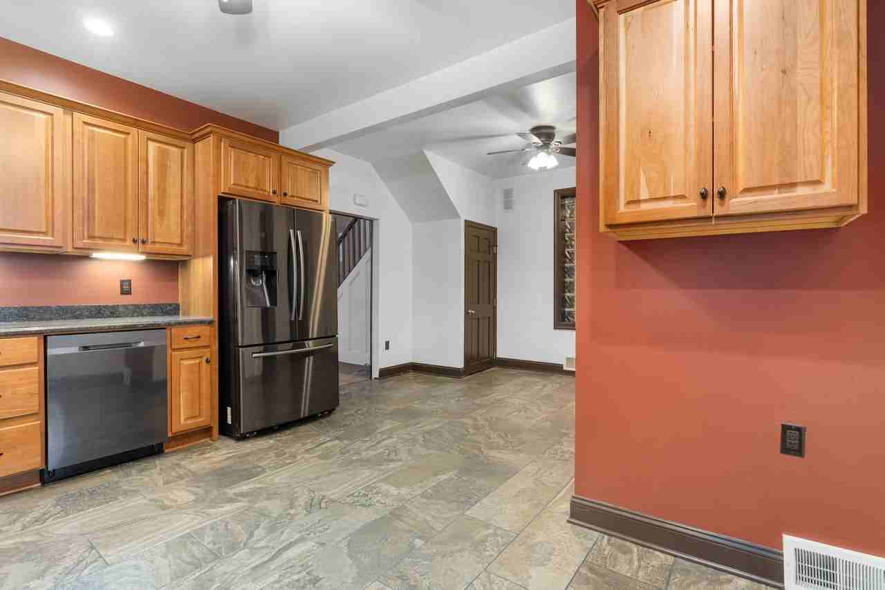 542 2nd St - Photo 3 of 27