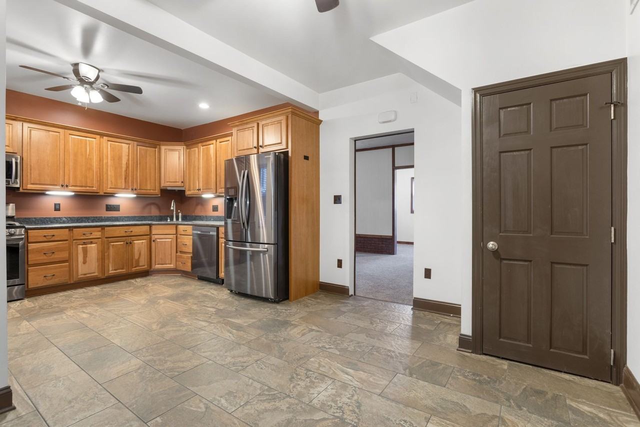 542 2nd St - Photo 4 of 27