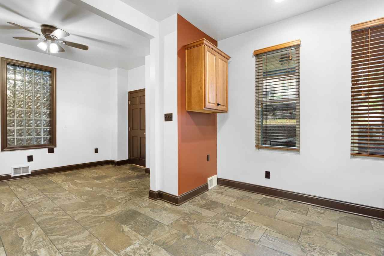 542 2nd St - Photo 5 of 27