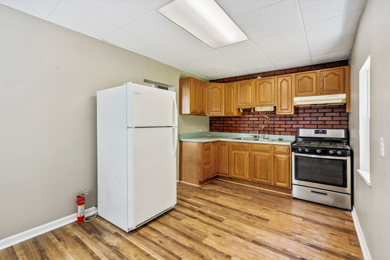 1231 Adon St - Photo 5 of 13