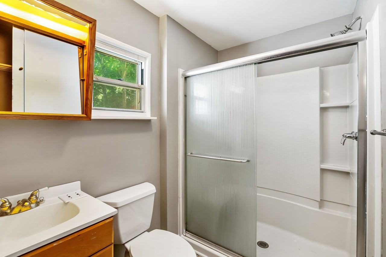 1231 Adon St - Photo 7 of 13
