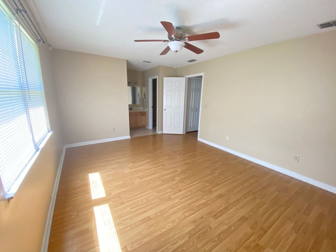 599 Richard Lee St - Photo 5 of 16