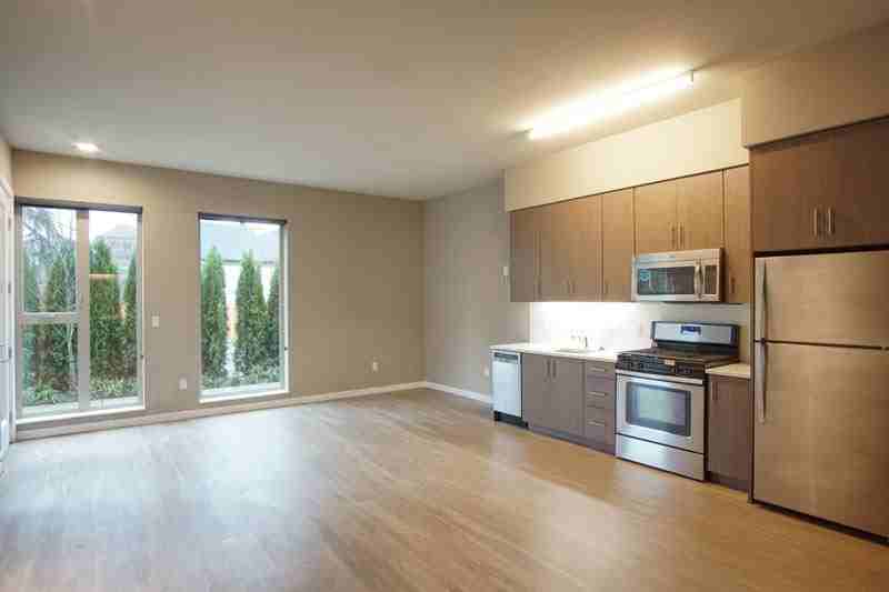 1315 Se Lambert St - Photo 4 of 11