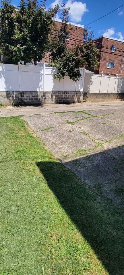 717 Sanford St - Photo 2 of 16