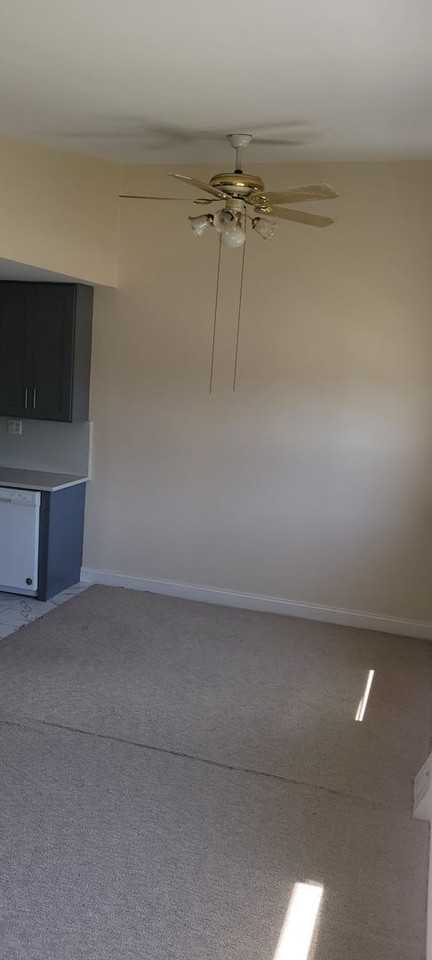 717 Sanford St - Photo 4 of 16