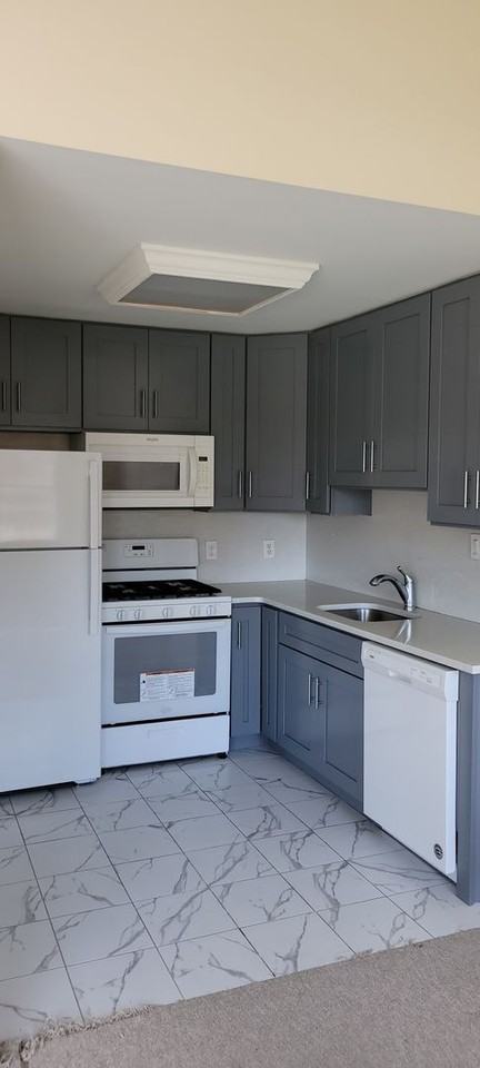 717 Sanford St - Photo 5 of 16