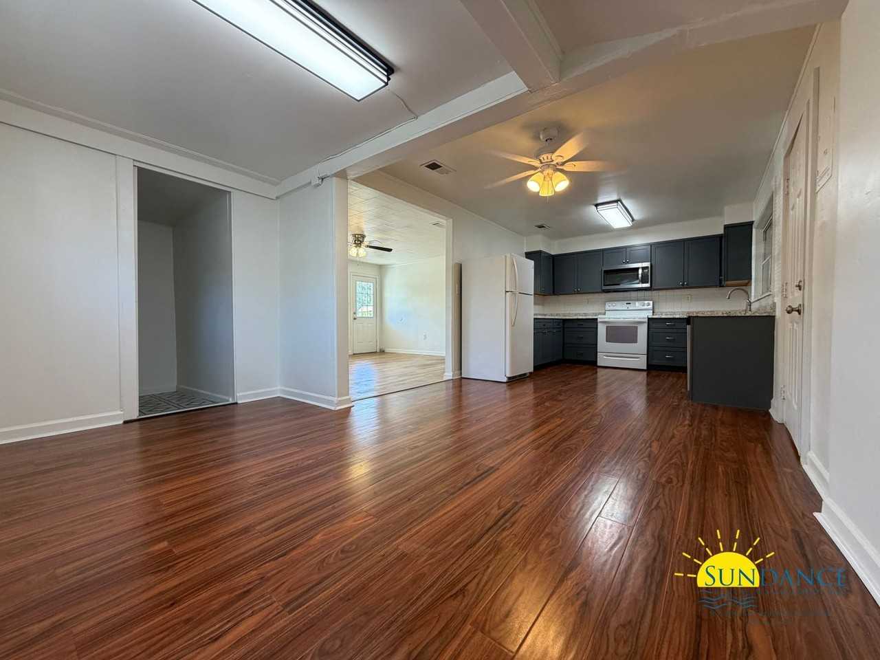 107 Magnolia Ave Se - Photo 2 of 16