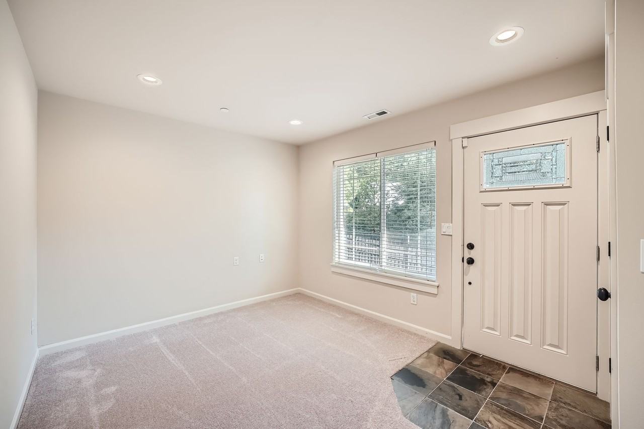 17827 Ne 95th Ct - Photo 2 of 10