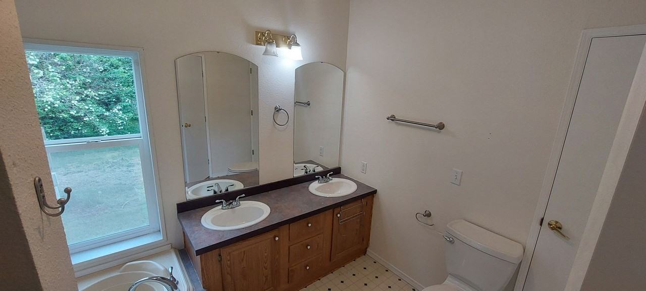 6740 Greystone Ln - Photo 6 of 33