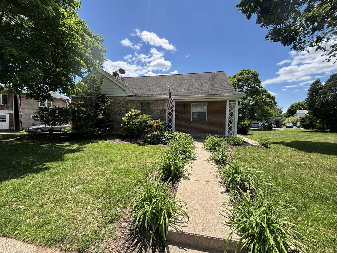 22 Macungie Ave - Photo 2 of 14