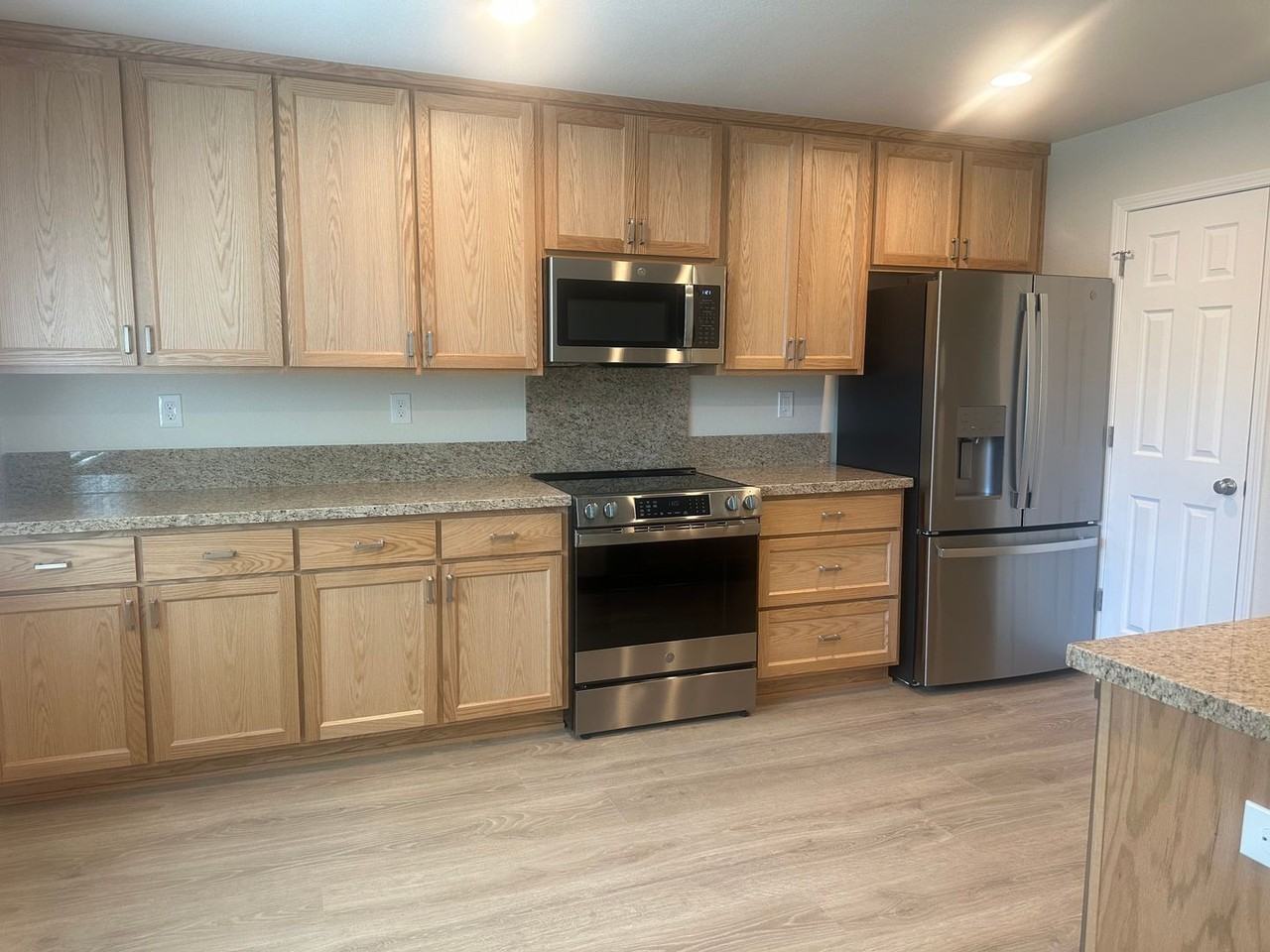660 Fox Pointe Rd - Photo 3 of 14