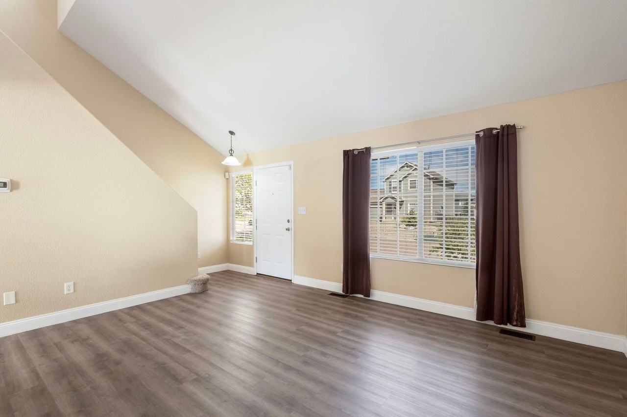 6276 Riverdale Dr - Photo 4 of 33