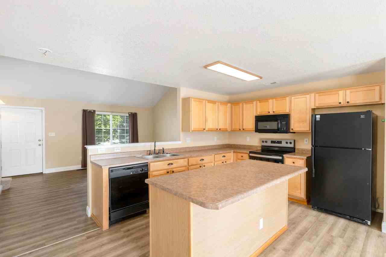6276 Riverdale Dr - Photo 7 of 33