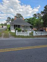 featured image of 371 Bridge St