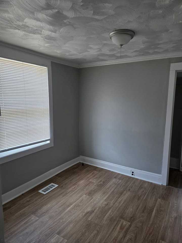 371 Bridge St - Photo 4 of 8