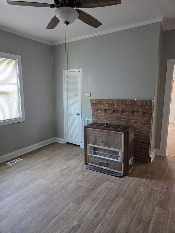 371 Bridge St - Photo 5 of 8