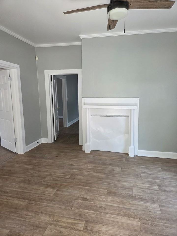 371 Bridge St - Photo 7 of 8