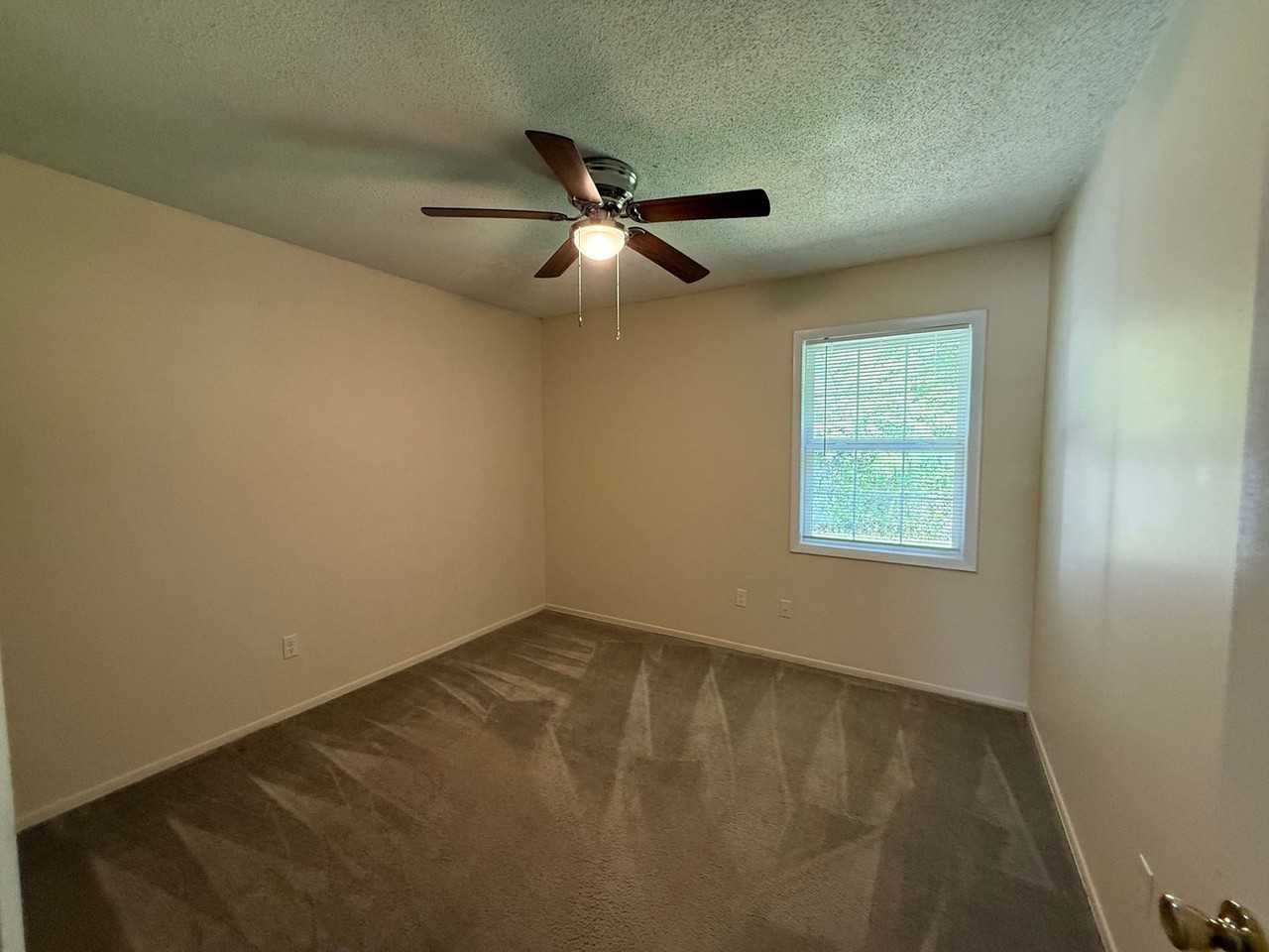 136 Village Ct - Photo 3 of 6