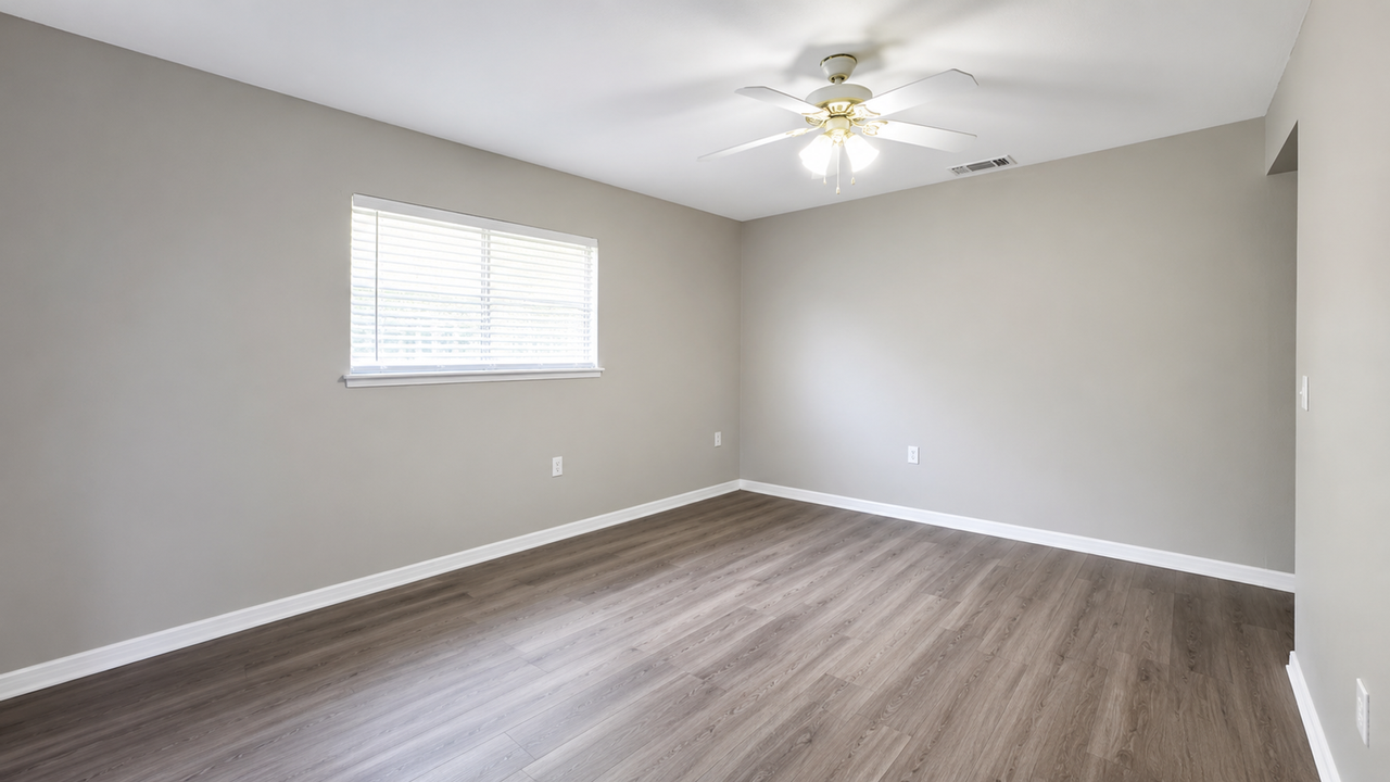 11906 Las Vegas St - Photo 3 of 18