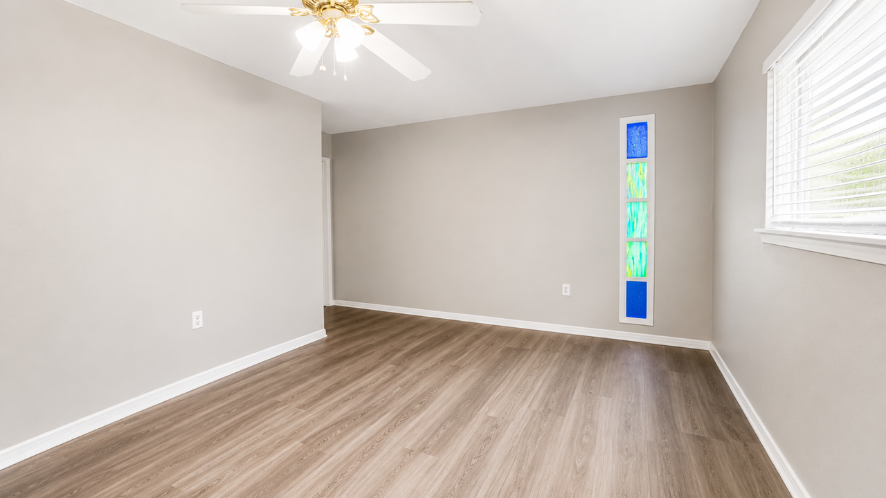 11906 Las Vegas St - Photo 5 of 18
