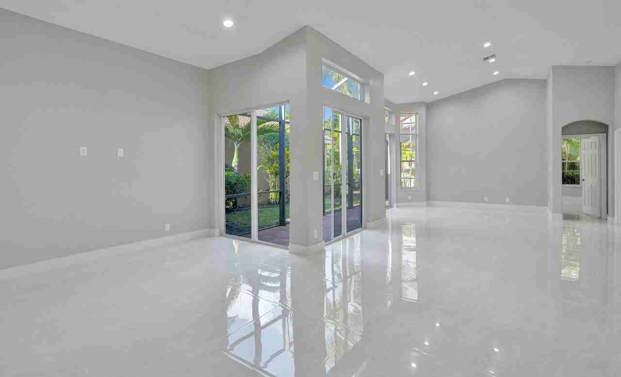 5885 Nw 121st Ter - Photo 7 of 38