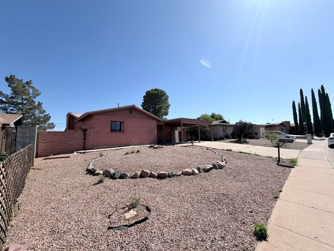 2864 E Wilcox Dr - Photo 2 of 23