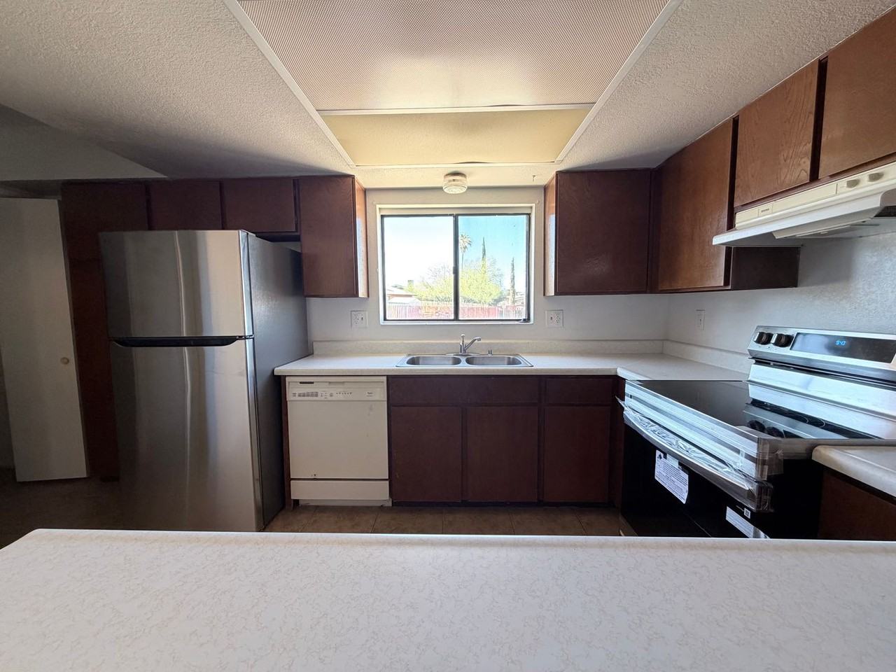 2864 E Wilcox Dr - Photo 5 of 23