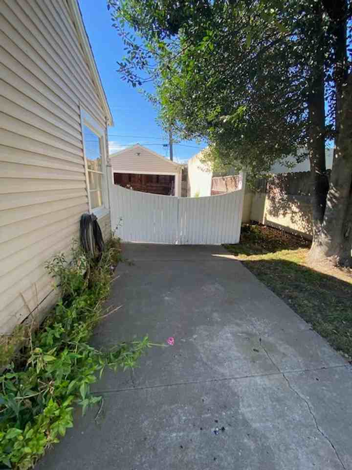 32 Alameda Ave - Photo 3 of 22