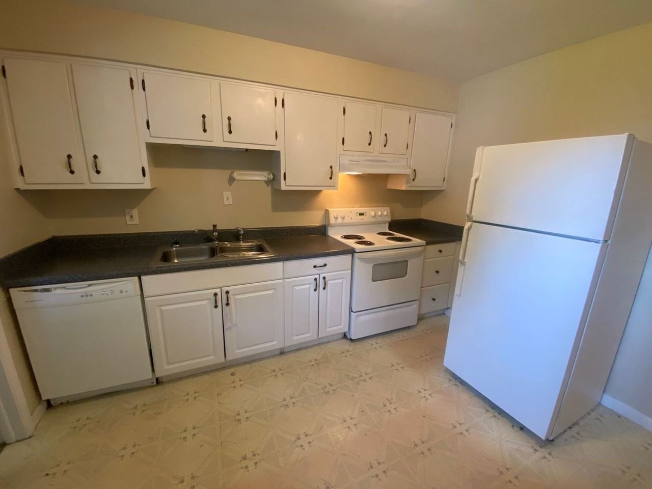 1676 Da Vinci Dr - Photo 2 of 9