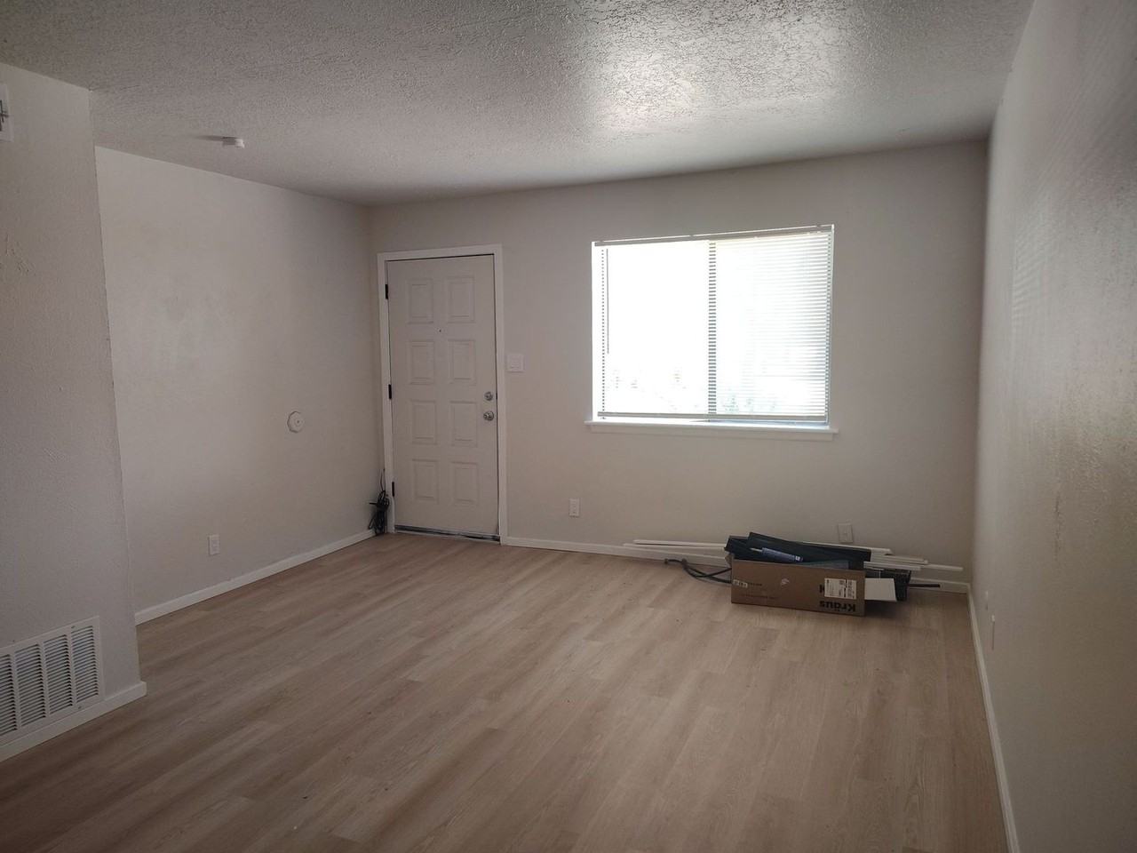 1415 Chelwood Park Blvd Ne #A - Photo 6 of 11