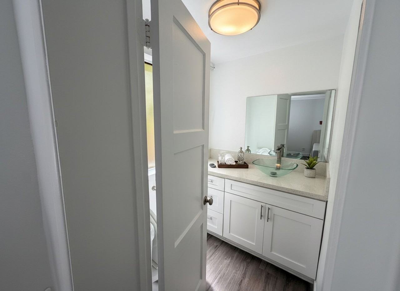 Must-see Updated Vintage-Style Studio at 1245 N Laurel Ave, West Hollywood, CA 90046 - Photo 6 of 8