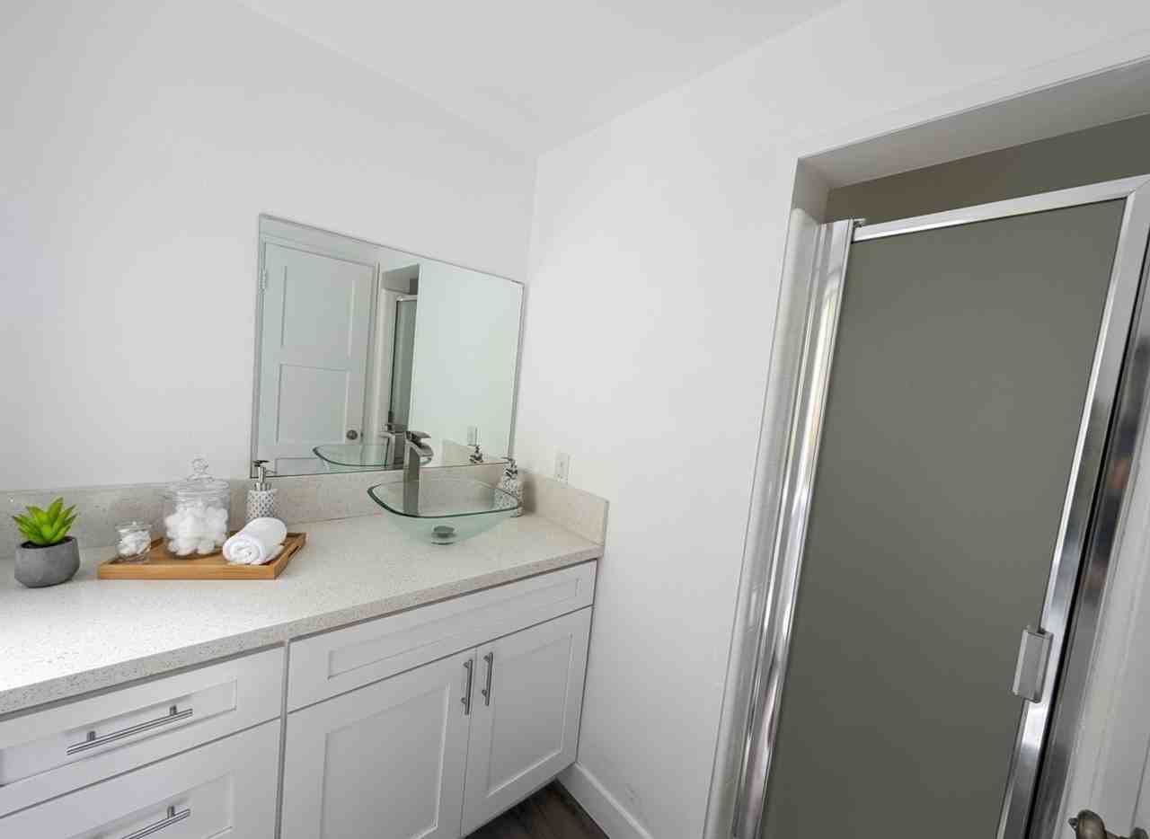 Must-see Updated Vintage-Style Studio at 1245 N Laurel Ave, West Hollywood, CA 90046 - Photo 7 of 8