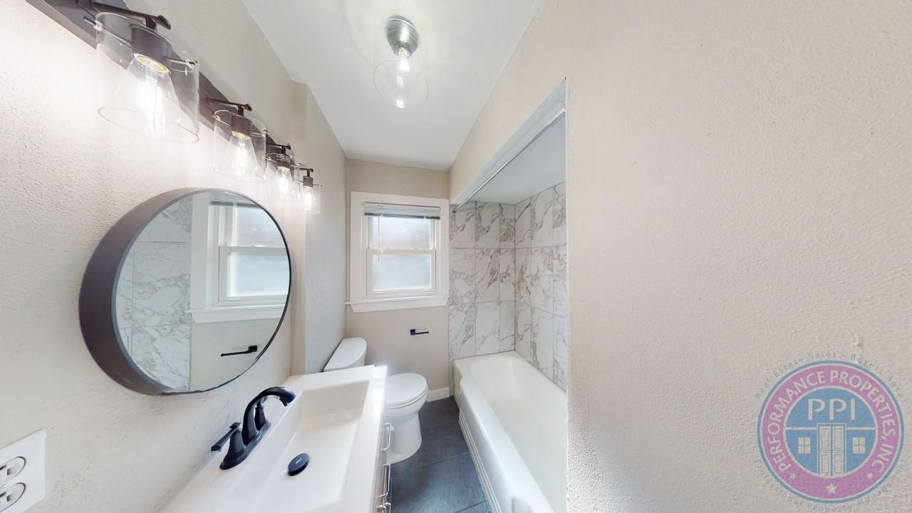1234 Ne Highland St - Photo 7 of 11